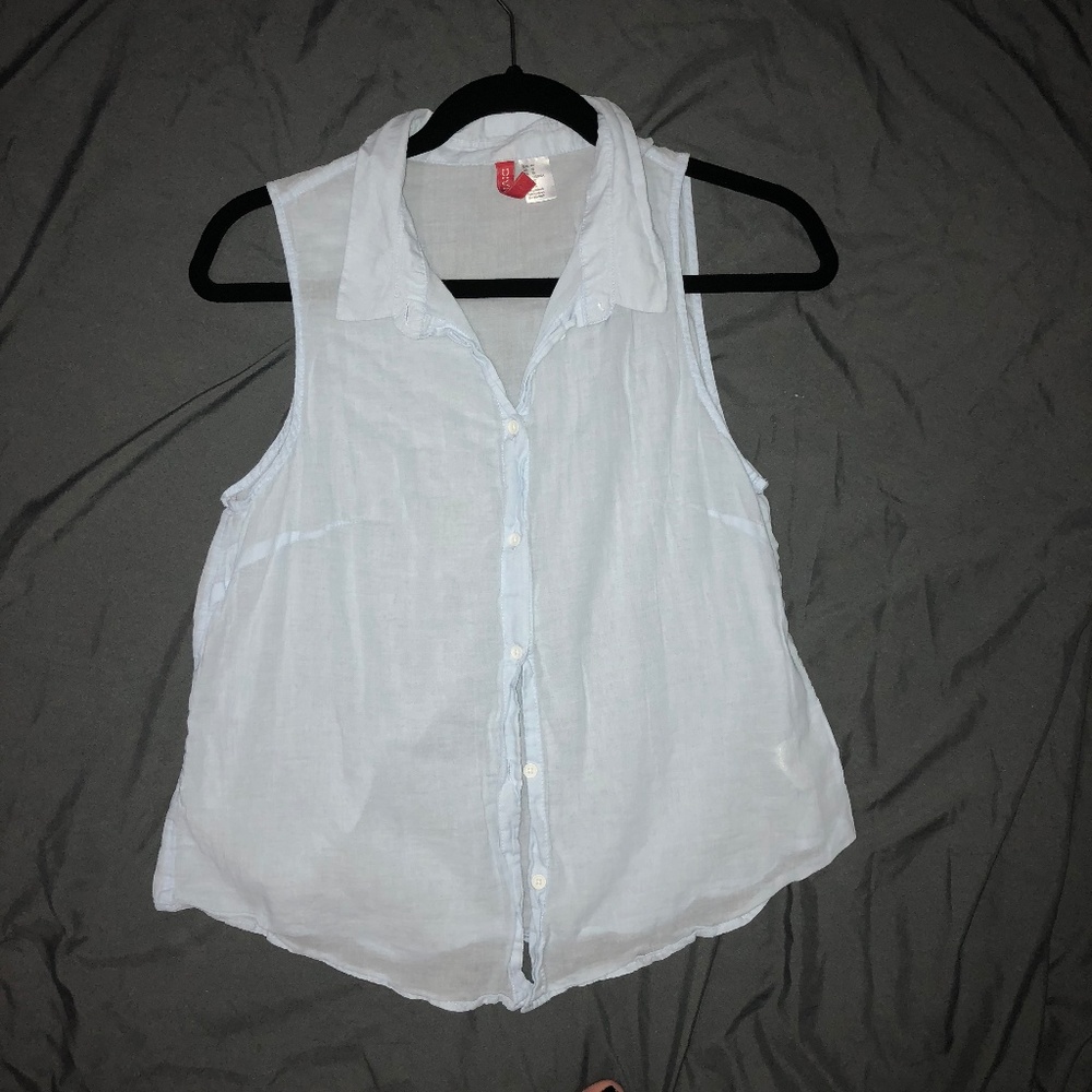 SLEEVELESS LINEN BUTTON UP